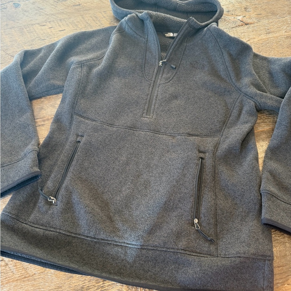 The North Face Women’s grey Crescent heard pull over
